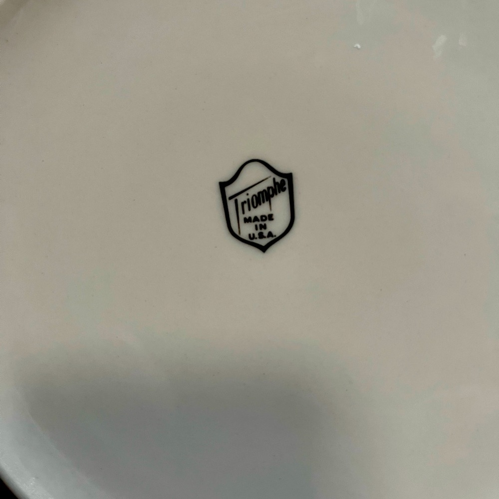 1 or 2 Triomphe bowls.